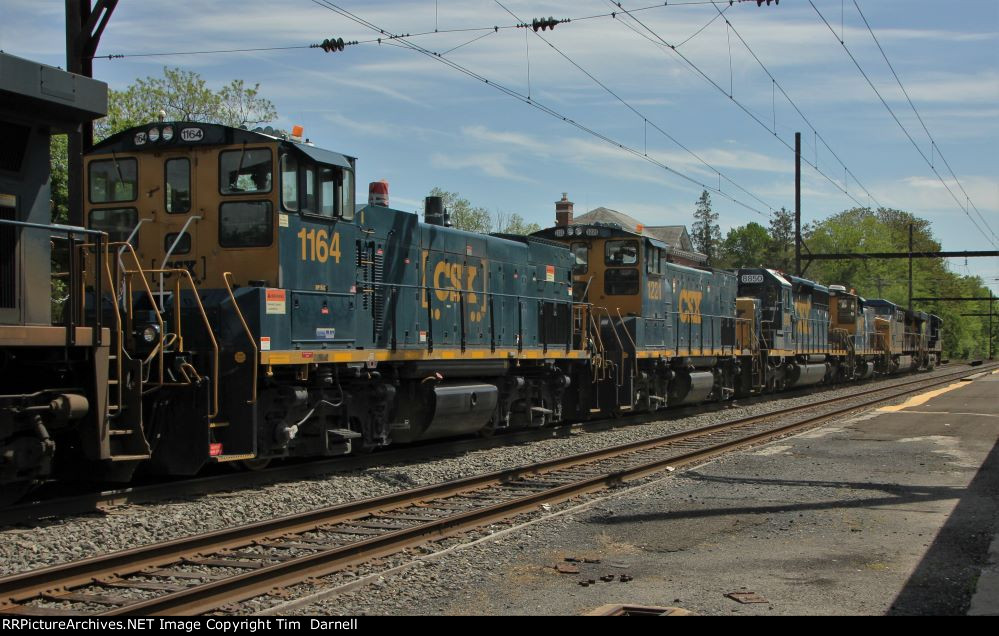 CSX 1164 on Q403